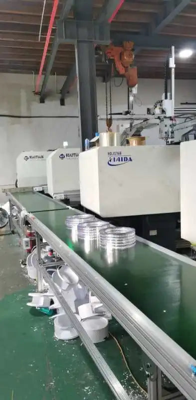 Multifunctional Plastic Desktop Storage Box Modern Cosmetic Organiser Make-Up Brushes Pen Holder Remote Control Office Table Use